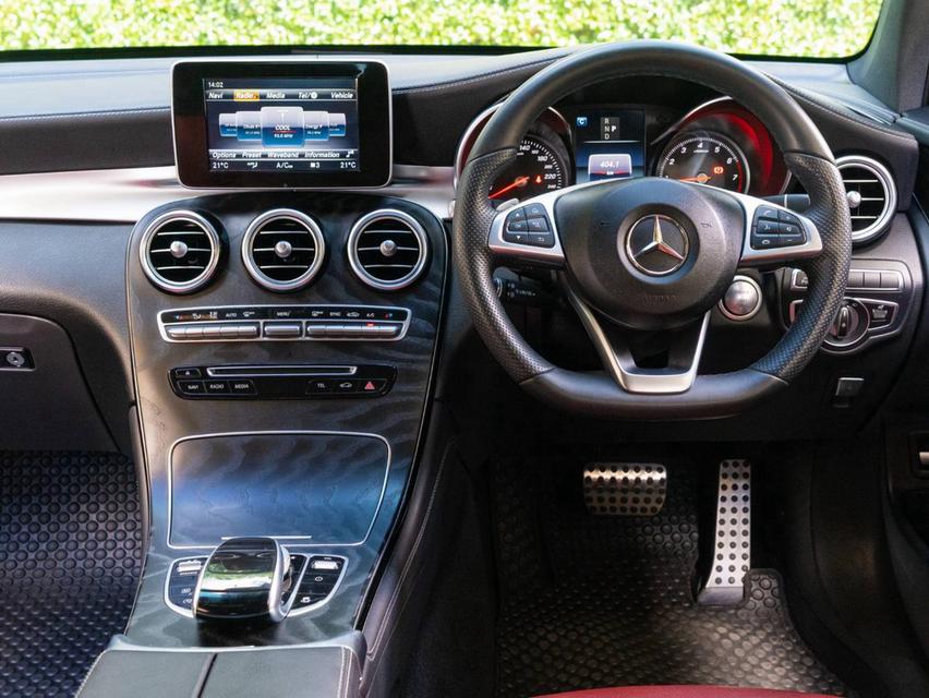 Mercedes-Benz GLC250 COUPE AMG PLUS 4MATIC (W253) ปี 2018 สีเทา รถบ้านเจ้าของเดียวยางใหม่ รูปที่ 9