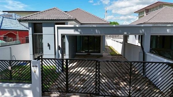 ขายบ้านเดี่ยวชั้นเดียว 50 ตร.วา ไร่กล้วย ศรีราชา พร้อมอยู่ ทำเลน่าอยู่ เหมาะทั้งอยู่อาศัยและลงทุน Tel 06-28926536 1