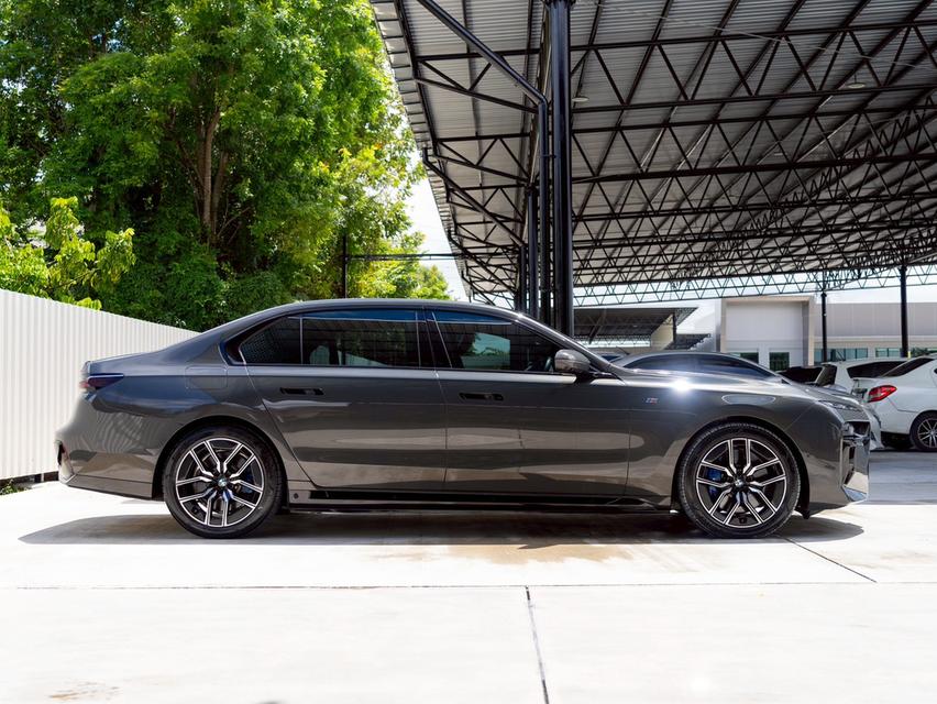 BMW 750e (G70) M Sport ปี 2024 มือเดียว ไมล์แท้ 15,000 กม. BSI/BRI เหลือเพียบ! 7