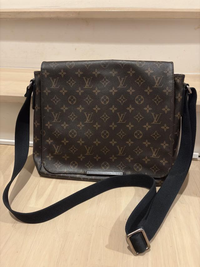 กระเป๋า Louis Vuitton รุ่น Beaubourg MM 2015