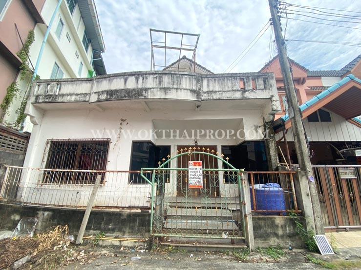 ทาวน์เฮ้าส์ หมู่บ้านปทุม คอนโดเพลส ถนนปทุมธานี – สายใน 1