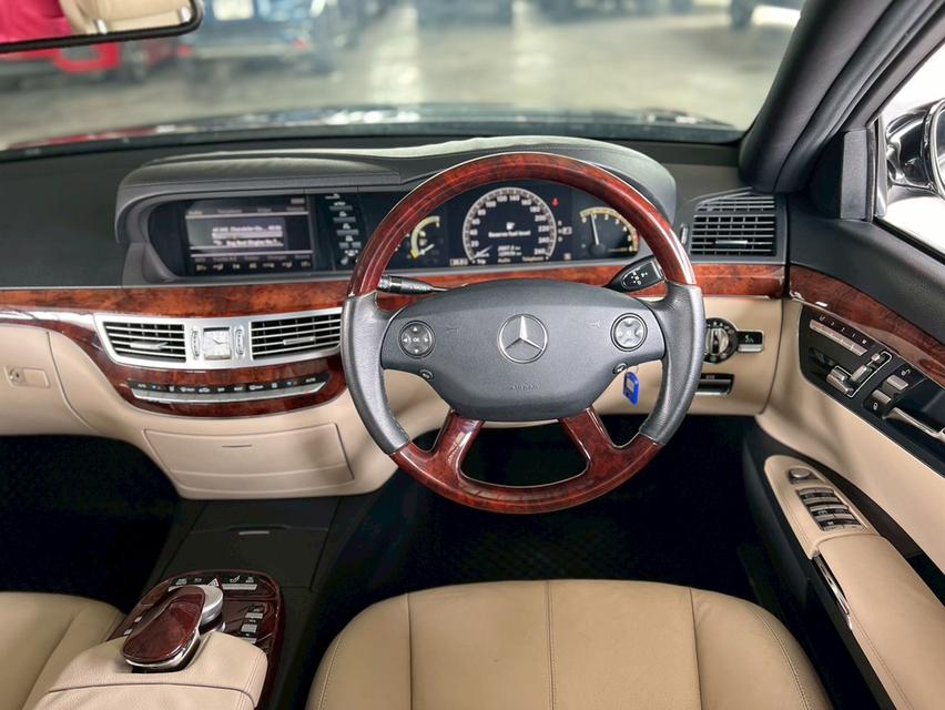 ปี 2009 BENZ S-CLASS, S320 CDI โฉม W221 ปี06-13 สีดำ เกียร์ออโต้ เครื่องยนต์ดีเซล 13