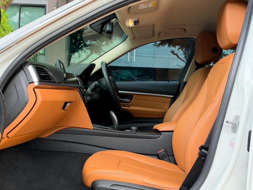 2018 BMW 320D F30 LCI รถมือเดียวป้ายแดง รถออกศูนย์ BMW THAILAND รถวิ่งน้อย เข้าศูนย์ทุกระยะ รถไม่เคยมีอุบัติเหตุครับ รูปที่ 13
