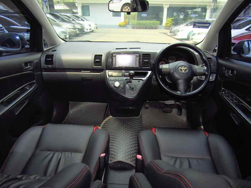  TOYOTA WISH 2.0 ST2 (2007) 6