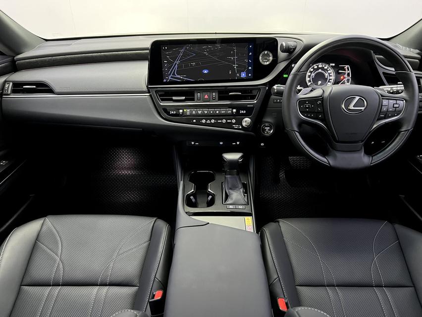 Lexus ES 300h Grand Luxury 2024 6