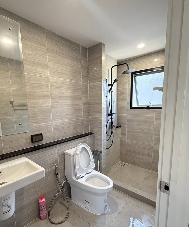 หมู่บ้าน บริทาเนีย บางนาศรีวารี  ซอยวัดศรีวารีน้อย บ้านใหม่อยู่ยังไม่ถึงปี บ้านตกแต่งพร้อมอยู่ 16