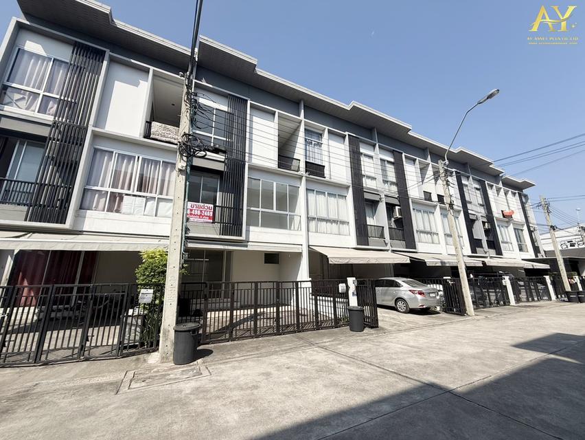 ขายด่วน‼️ ทาวน์โฮม 3 ชั้น หลังงามๆ ราคาดีที่สุดในโครงการ✨18.5 ตร.ว. ม.สัมมากร อเวนิว รามอินทรา-วงแหวน ใกล้รถไฟฟ้าสายสีชมพู เพียง 2.8 ล้าน ‼️ ✅ 3