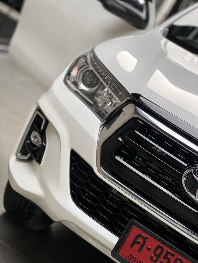 Toyota Hilux Revo 2.4 E 9
