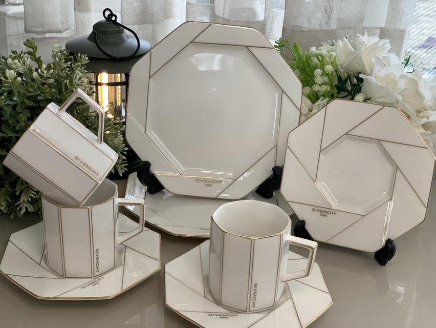 ชุดแก้วกาแฟ G🩵I 🌿ven🌿Chyงานสวยหรูลายแปดเหลี่ยมนะคะเนื้อขาวขอบทองแก้วกาแฟสามเซต และจานขนาด 7 นิ้วสองใบรวมงาน8ีชิ้น 1️⃣5️⃣9️⃣0️⃣ บาทฟรีค่าจัดส่ง
