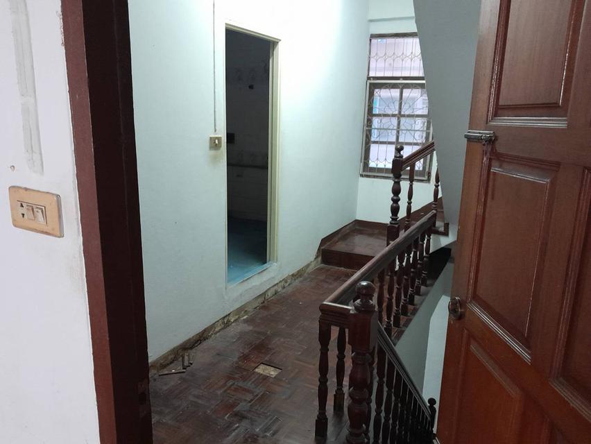 อาคารพาณิชย์ 4 ชั้นครึ่งพร้อมดาดฟ้า 11