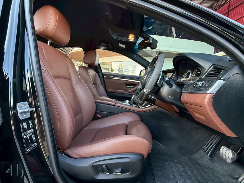 BMW SERIES 5, 528i M SPORTโฉม F10 ปี10-17 สีดำ เกียร์ออโต้ เครื่องเบนซิน M Sport LCi ปี 15 แท้ ปี2015(เลขไมล์ 154,745 km.) รูปที่ 12