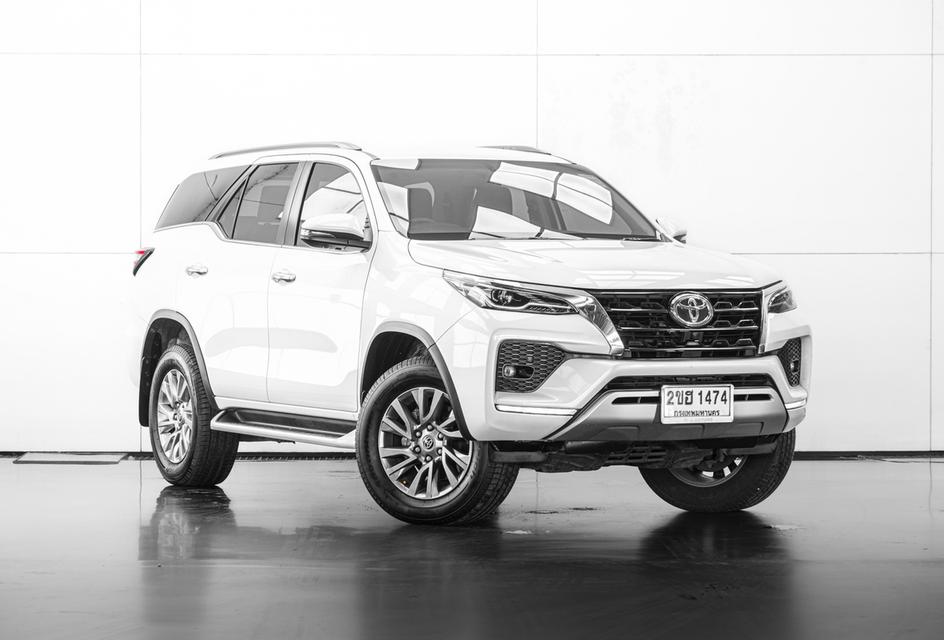 2022 TOYOTA FORTUNER 2.4 V 2WD SUV สีขาว เลขไมล์ 74065 กม.