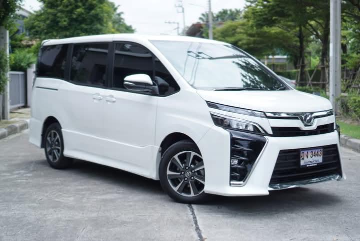 ขาย Toyota Voxy 3