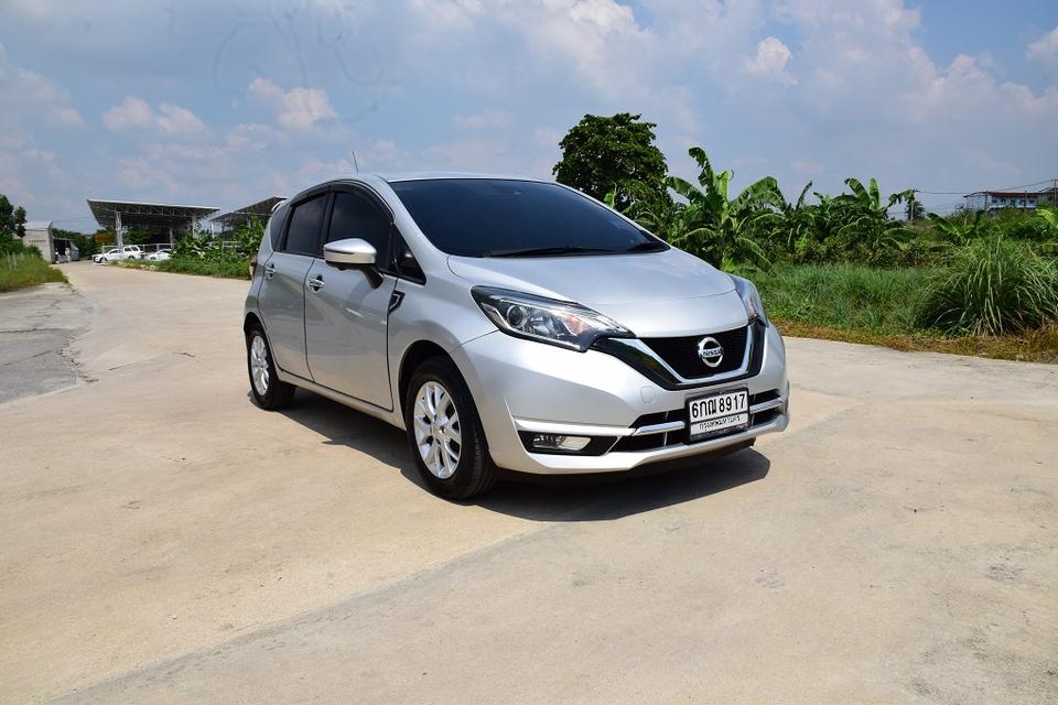 ตัวท็อปรถบ้านมือเดียว ฟรีดาวน์ NISSAN NOTE 1.2VLปี17 เกียร์ออโต้ พุตสต๊าท กุญแจคีเรท 2ชุดเบาะหนังแท้แอร์จอ ขับดีมากประหยัดน้ำมัน กล้อง360โทร0957401229