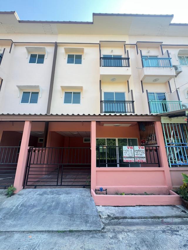 ทาวน์โฮม 3ชั้น หมู่บ้านเพชรทวี พุทธมณฑล สาย5 บ้านหลังนี้โครงสร้างแข็งแรงมาก ทำเลดี เดินทางสะดวก 1