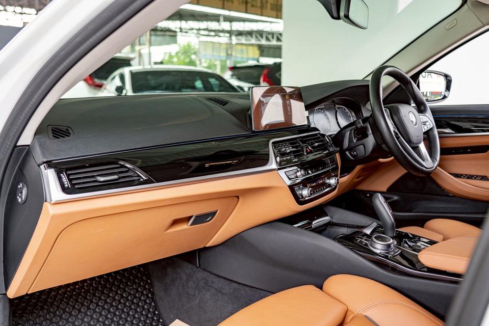 รหัสรถ NP8935 BMW 530e Elite Lciปีรถ : 2021 รูปที่ 10