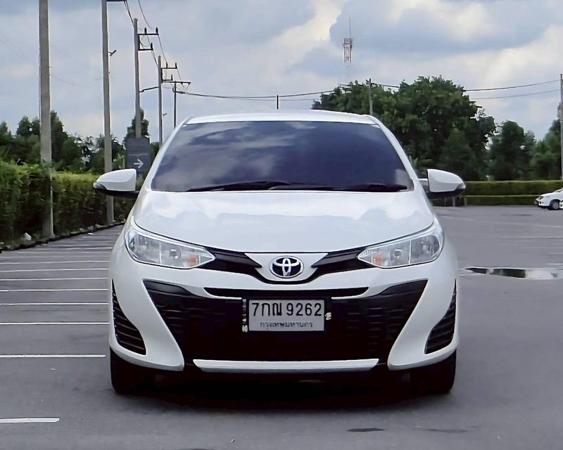 TOYOTA YARIS Ativ 1.2 E Hatchback สีขาว ปี 2018