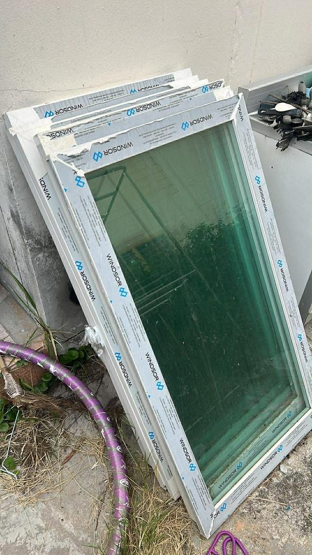 หน้าต่างไวนิล ใหม่ ไม่เคยผ่านการใช้งาน