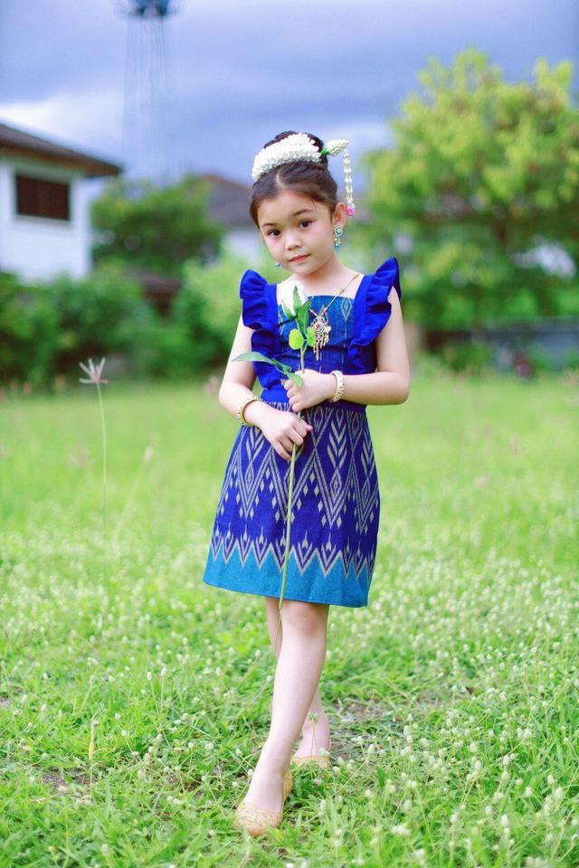 รูป ชุดไทยเด็กหญิง เดรสผ้าไทย 3