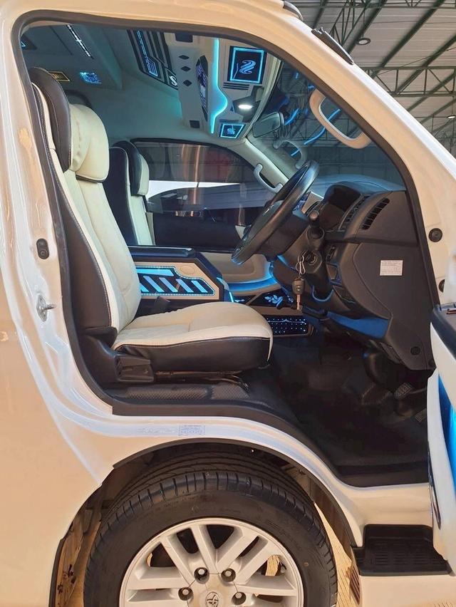 Toyota commuter 2017 12