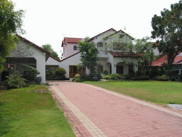 ให้เช่าบ้านเดี่ยว 2 ชั้น 286 ตรว. หมู่บ้านลดาวัลย์ ศรีนครินทร์ ใกล้โรงเรียนบางกอกพัฒนา