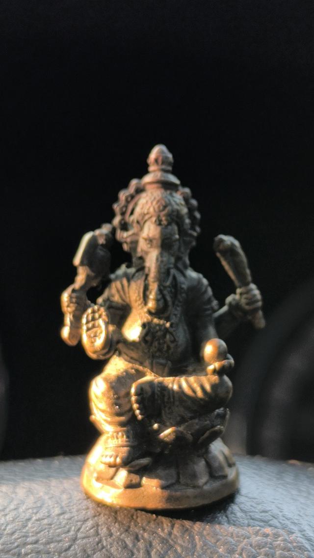 พระพิฆเนศวัดแขกสีลมขนาดห้อยคอ ปีลึกยุคเก่าปี 2500 ขนาด 3 cm ขนาดสามารถห้อยคอหรือบูชาหน้ารถคุ้มภัยให้พรสวยคมๆ ของเก่าแท้ๆ รูปที่ 7