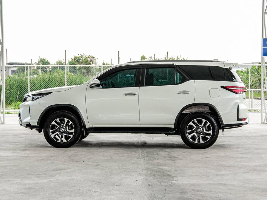 ขายToyota Fortuner 2.4V ปี22 4