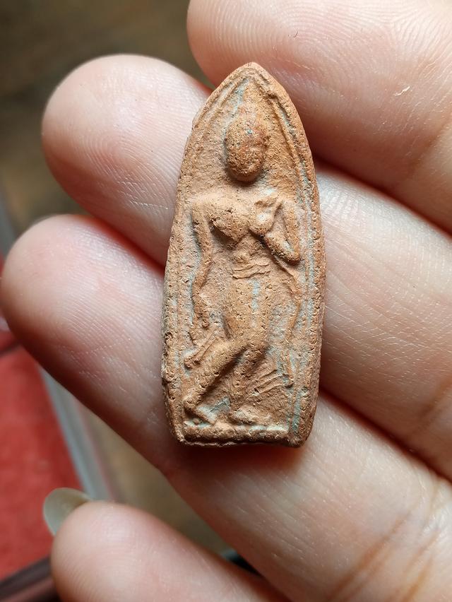 พระลีลาเนื้อดินเผา
