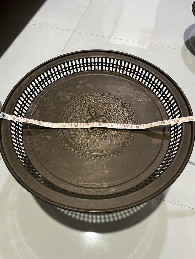 พานทองเหลืองแท้ แถมใบเล็ก 1 ใบ ใบเล็กมีรอยร้าว