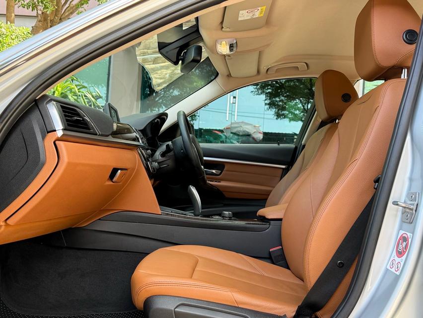2017 BMW 320D F30 LCI รถมือเดียวป้ายแดง รถออกศูนย์ BMW THAILAND รถวิ่งน้อย เข้าศูนย์ทุกระยะ รถไม่เคยมีอุบัติเหตุครับ รูปที่ 13
