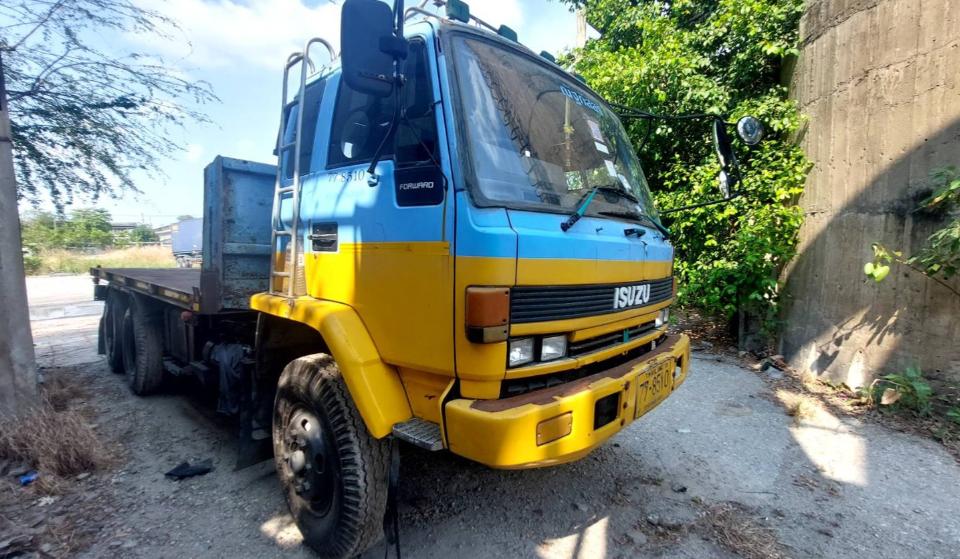 รถสิบล้อ ISUZU ROCKY 3