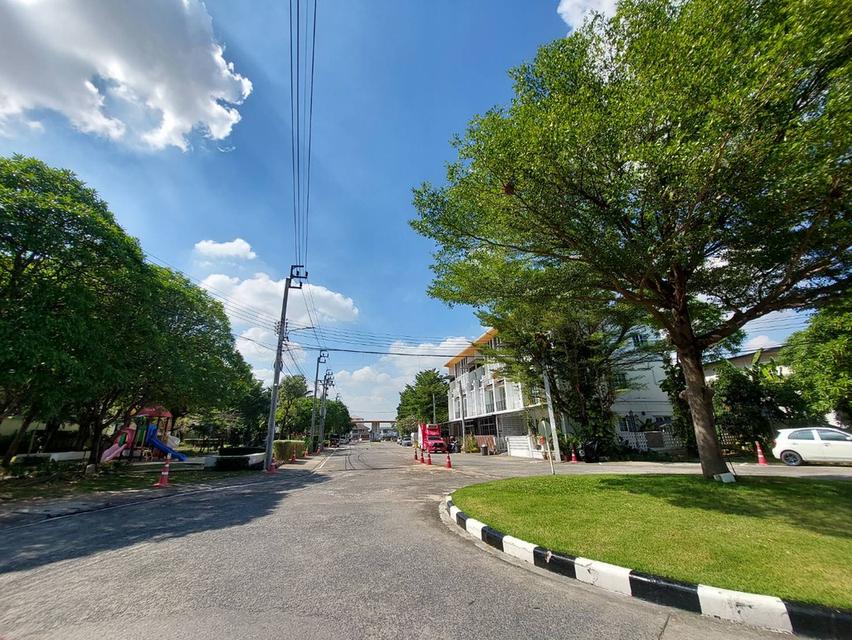 ให้เช่าทาวน์โฮม 3 ชั้น โกลเด้นทาวน์ ซ.นวมินทร์ 42 แยก 27 ,ซ.เกษตรนวมินทร์ 48, 5 ห้องนอน 4 ห้องน้ำ ต่อเติมครบ ไซส์ใหญ่ที่สุดในโครงการ 4