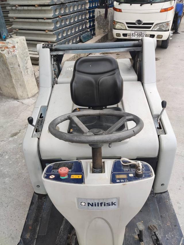 รถกวาดพื้น Nilfisk SR 1301B