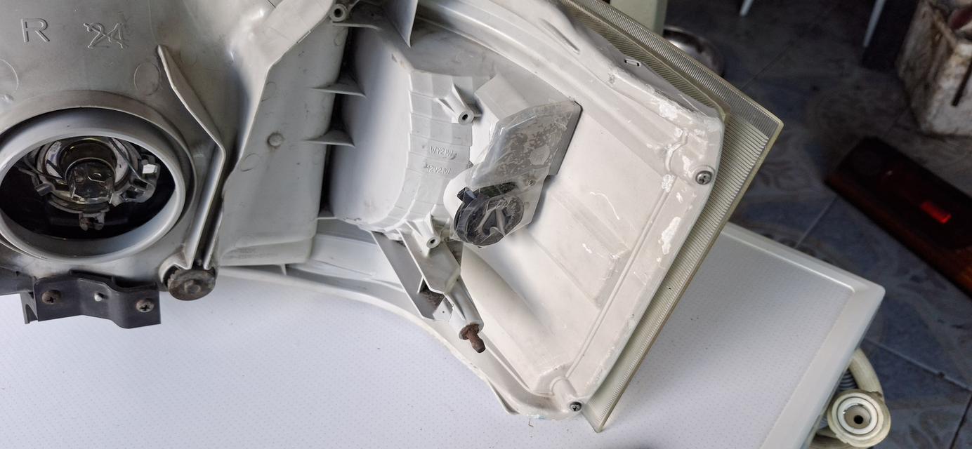 ขาย ไฟหน้า Toyota Commuter หรือ Hiace รุ่นปี 2005-2009. ข้างขวา ของแท้ มือสอง สภาพนางฟ้าราคา 1,500 บาท สุขุมวิท 101 ครับ รูปที่ 5