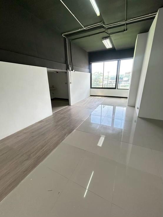 พื้นที่สำนักงานให้เช่า ขนาด 100-200 ตร.ม ราคา 250 บ./ตร.ม เดินทางสะดวก ถ.นนทรี นราธิวาส 5