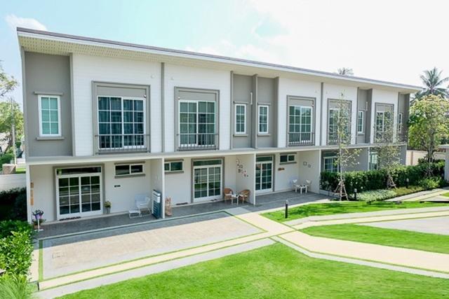 เพชรเกษม-ทวีวัฒนา เฟอร์ฯครบ กัสโต้ รร.สารสาสน์วิเทศธนบุรี 3นอน โลตัส สนามหลวง 2 800 ม. ทาวน์โฮม 2 ชั้น แปลงมุม วิวดี 30ต 1