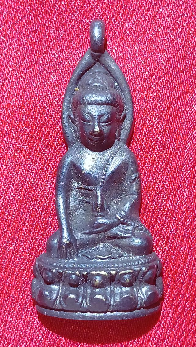 พระกริ่งครึ่งซีกหลวงพ่อเกษม