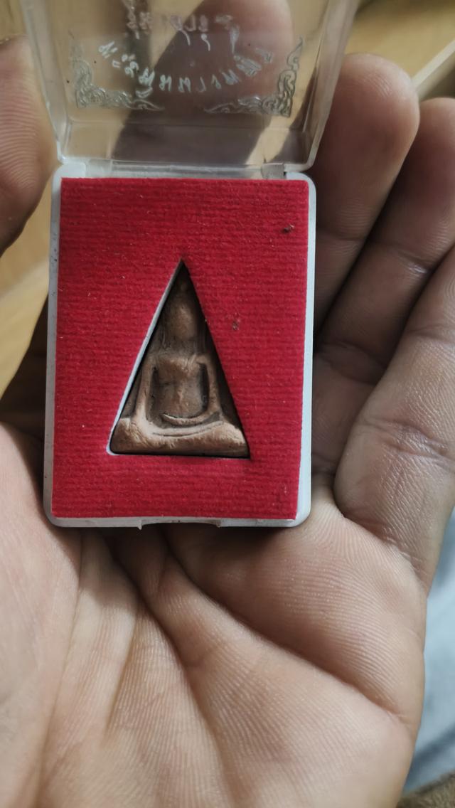 พระนางพญาเข่าโค้ง รุ่น เสาร์5 วัดนางพญา จ.พิษณุโลก 2