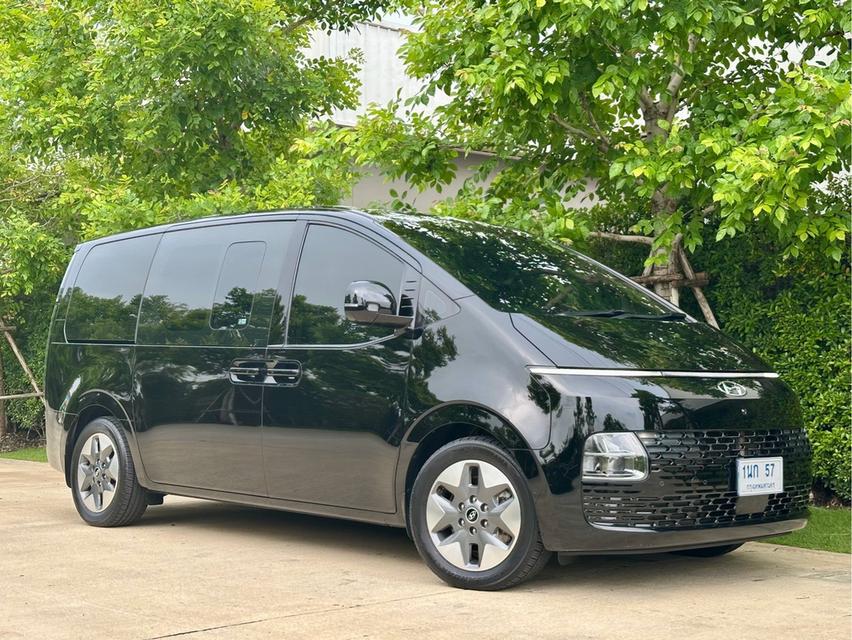 Hyundai Staria 2.2 Diesel SEL 8AT ปี 2022  เลขไมล์ 9x,xxx km. วารันตีศูนย์ยาวๆ 5ปี /150,000km หมด 31/01/2570  2