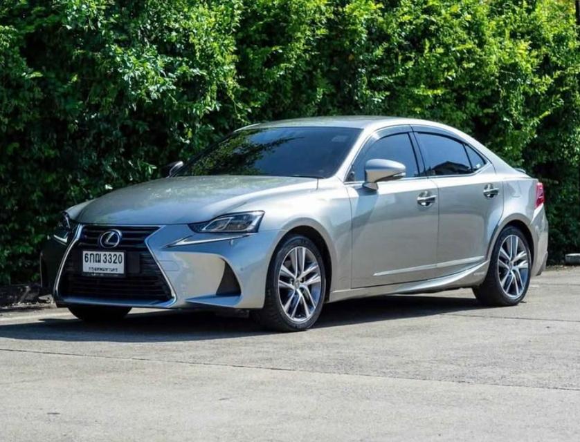 Lexus IS 300h รถปี 2017 2