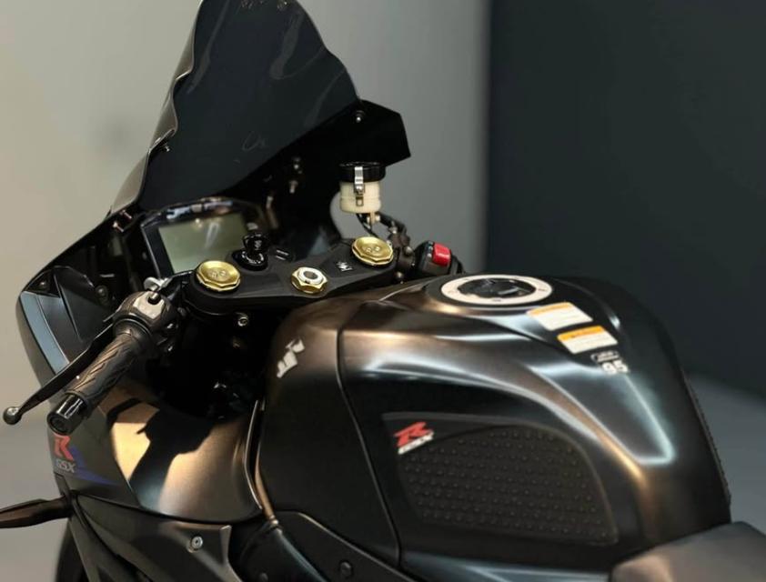 Suzuki GSX R1000 ขายถูก 8