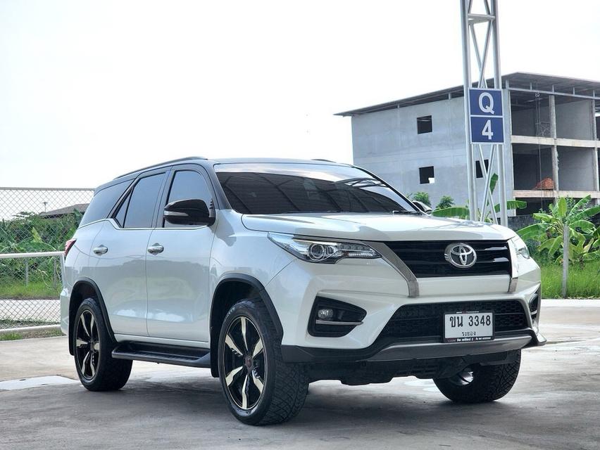 TOYOTA Fortuner TRD Sportivo 2.8 [4x4] Blacktop ปี 2017 