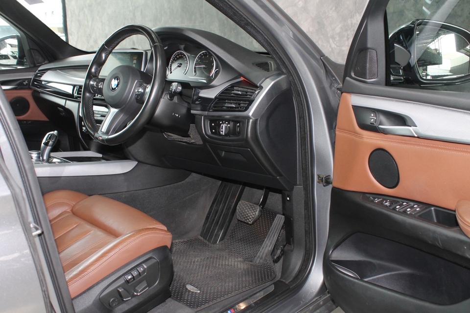 รหัสรถ JRS2162 BMW X5 40e 2017 MSport มือเดียว 12