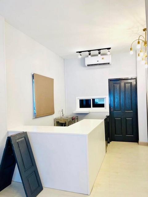 P592 ให้เช่าบ้านสร้างใหม่ ซอยสาทร 17 เจริญราษฎร์ 1 แยก 1 จอดจักรยานยนต์ได้(รถยนต์เข้าไม่ได้นะคะ) ใกล้ BTS สุรศักดิ์ เหมาะทำคาเฟ่ลับบบ บาร์ลับ ออฟฟิศ 2