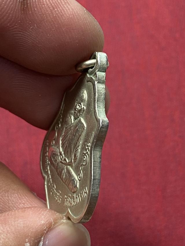 เหรียญหลวงพ่อกวยปี21 หลังหนุมาน รูปที่ 3