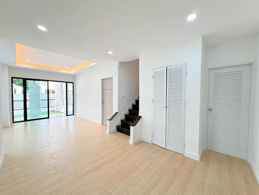 ขาย  บ้านแฝด  2 ชั้น หมู่บ้านรัตนาวลัย บ้านสวย ตกแต่งใหม่พร้อมอยู่ทำเลดี 11