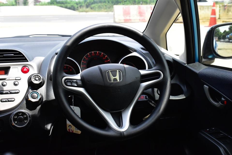 รหัสรถ PB4051 HONDA JAZZ 1.5V AUTO 2013 เบนซิน 12