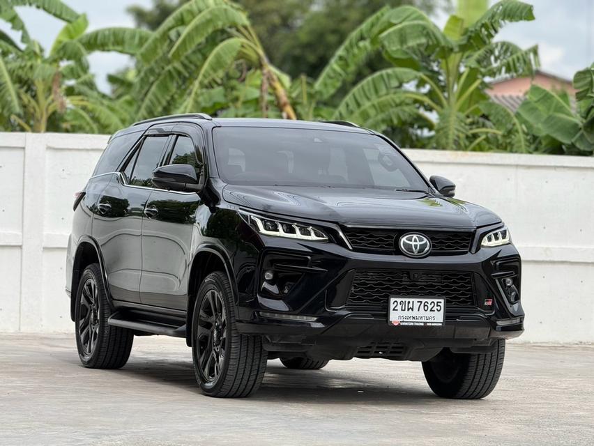 2022 TOYOTA FORTUNER, 2.8 GR SPORT BLACK TOP 4WD โฉม ปี15-ปัจจุบัน สีดำ เกียร์ออโต้ มือเดียวซื้อสด