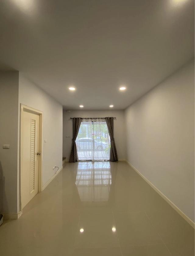 ปล่อยเช่าบ้าน ทาวน์โฮม 2 ชั้น 3 ห้องนอน 2 ห้องน้ำ 2 2 8