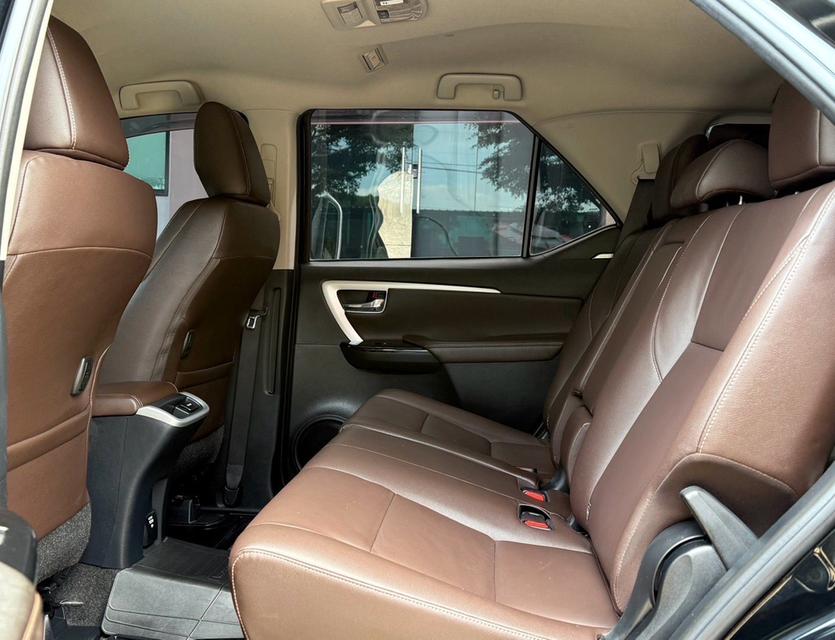 2020 TOYOTA FORTUNER 2.4 V รถสภาพสมบูรณ์ พร้อมใช้งาน รถวิ่งน้อย เข้าศูนย์ทุกระยะ ไม่เคยมีอุบัติเหตุครับ 13